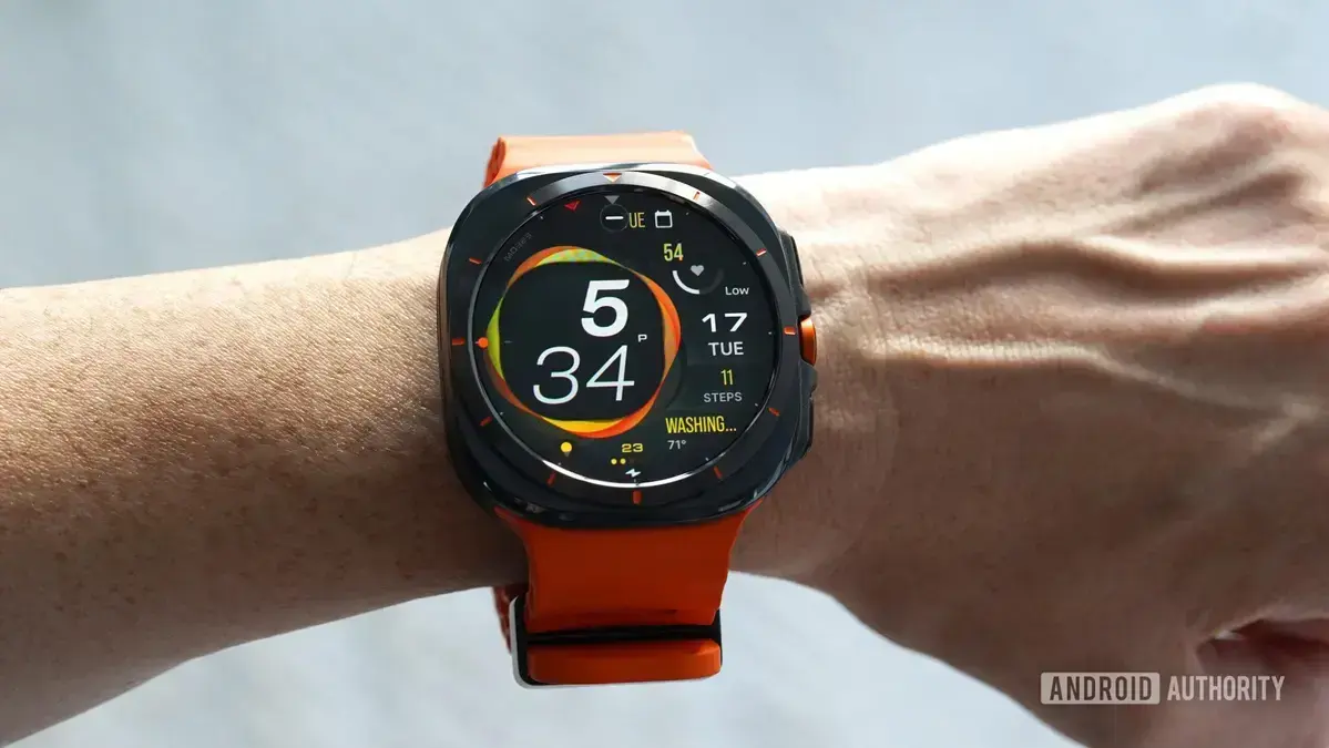 Galaxy Watch Ultra 2 pode ganhar versão LTE, indica firmware SM-L715F