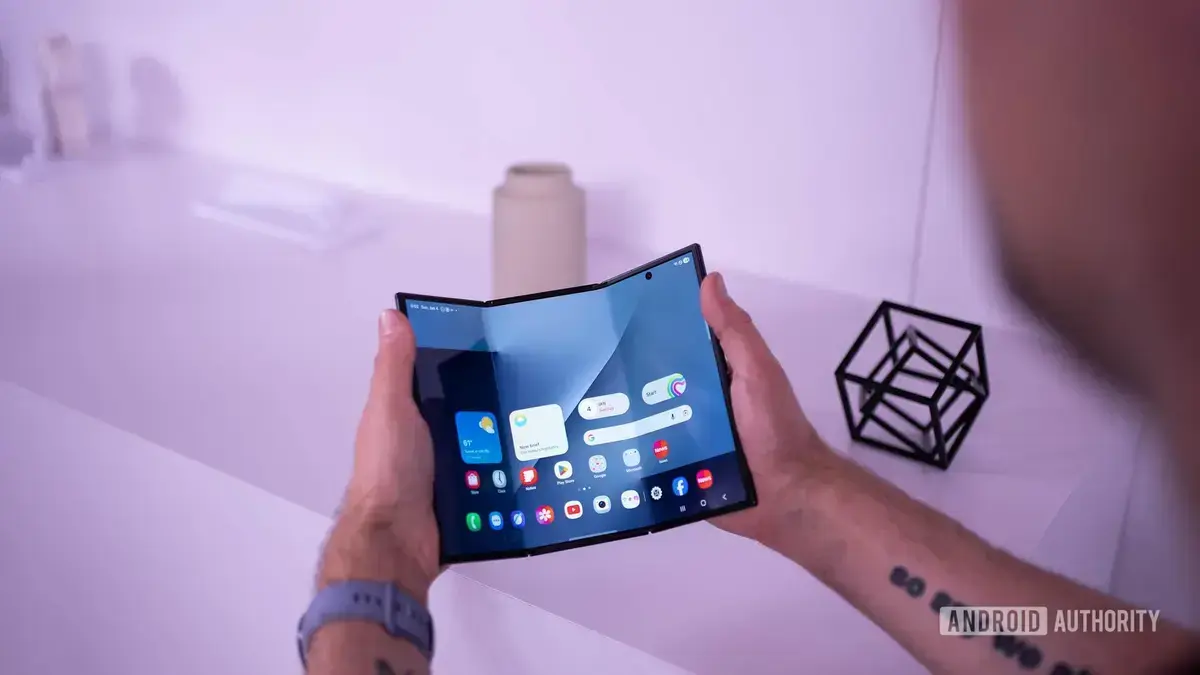Lepton acusa Samsung em disputa de patentes dos dobráveis Galaxy Z