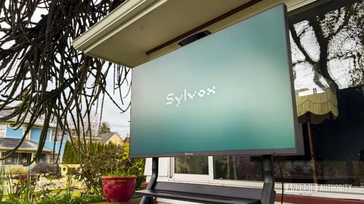 Sylvox Frameless Pro Series: TV outdoor de 55" para quintal e área externa