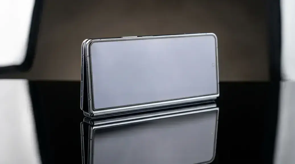 Galaxy Z Fold 8 Ultra pode ter bateria de 5.000 mAh e recarga de 45 W, diz vazamento