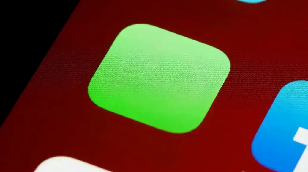 WhatsApp testa alerta automático contra golpes em mensagens de números desconhecidos