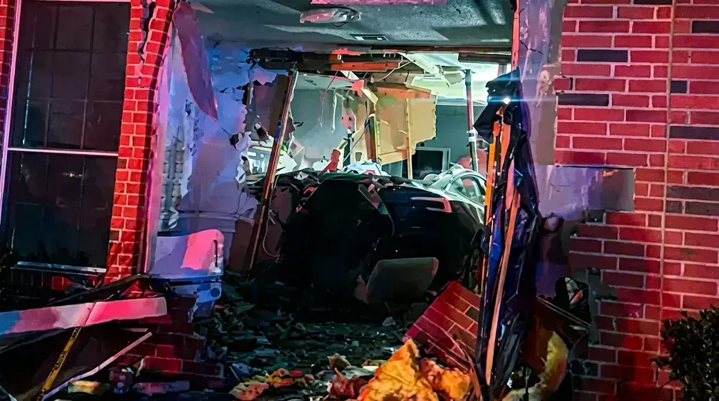 Tesla diz que motorista ignorou FSD em acidente fatal no Texas